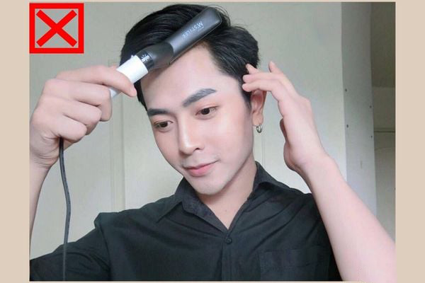 Hạn chế kéo thẳng tóc là một cách giữ nếp tóc uốn nam mà chàng nên biết 